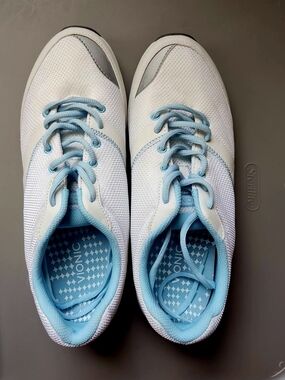 Kona Vionic NWOT Women's  White and Light Blue Athletic Sneakers